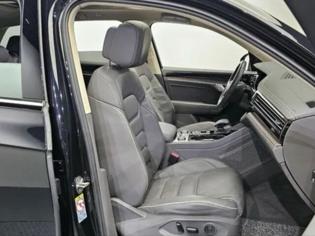 Серый Фольксваген Туарег, объемом двигателя 3 л и пробегом 88 тыс. км за 51200 $, фото 12 на Automoto.ua