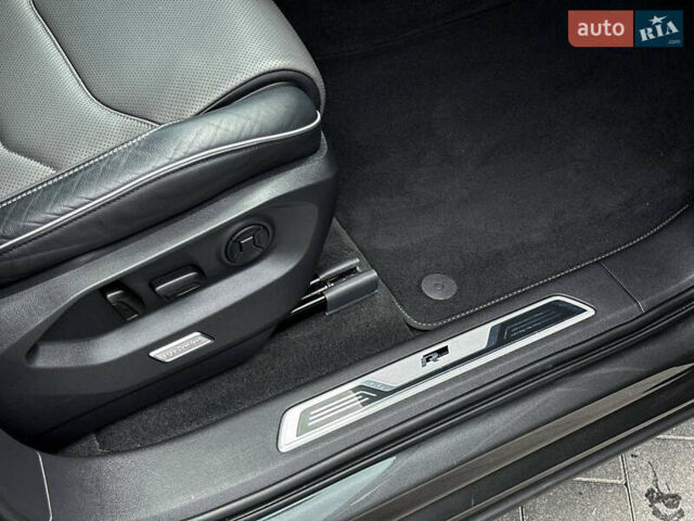 Серый Фольксваген Туарег, объемом двигателя 3 л и пробегом 160 тыс. км за 51500 $, фото 74 на Automoto.ua