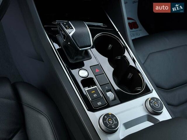 Серый Фольксваген Туарег, объемом двигателя 3 л и пробегом 135 тыс. км за 52999 $, фото 49 на Automoto.ua