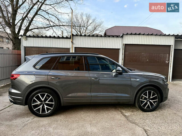 Серый Фольксваген Туарег, объемом двигателя 2.97 л и пробегом 125 тыс. км за 46800 $, фото 16 на Automoto.ua