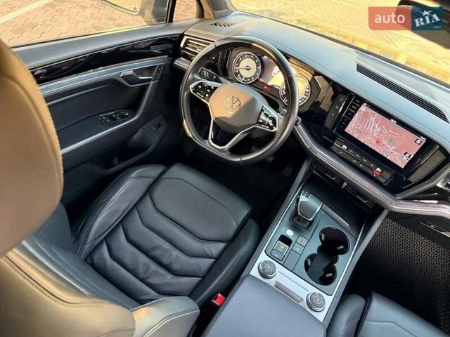 Серый Фольксваген Туарег, объемом двигателя 3 л и пробегом 115 тыс. км за 40500 $, фото 3 на Automoto.ua