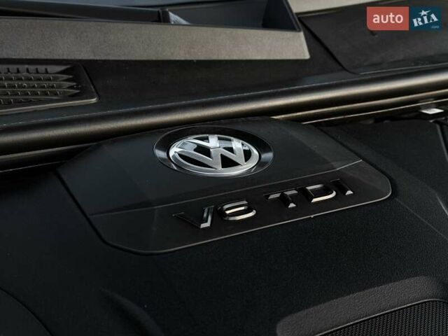 Серый Фольксваген Туарег, объемом двигателя 3 л и пробегом 135 тыс. км за 52999 $, фото 104 на Automoto.ua