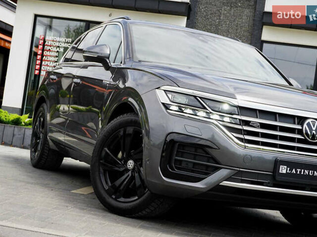 Серый Фольксваген Туарег, объемом двигателя 3 л и пробегом 160 тыс. км за 51500 $, фото 11 на Automoto.ua