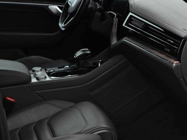 Сірий Фольксваген Туарег, об'ємом двигуна 3 л та пробігом 204 тис. км за 41999 $, фото 13 на Automoto.ua