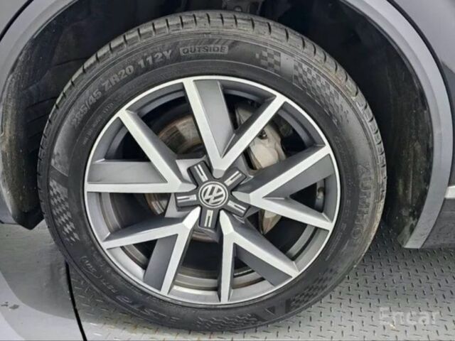 Серый Фольксваген Туарег, объемом двигателя 3 л и пробегом 88 тыс. км за 51200 $, фото 4 на Automoto.ua