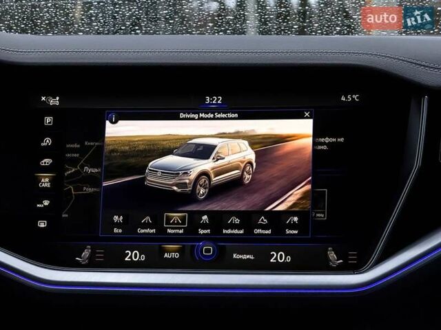 Серый Фольксваген Туарег, объемом двигателя 3 л и пробегом 135 тыс. км за 52999 $, фото 91 на Automoto.ua