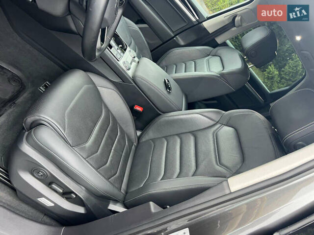 Серый Фольксваген Туарег, объемом двигателя 2.97 л и пробегом 120 тыс. км за 52500 $, фото 28 на Automoto.ua