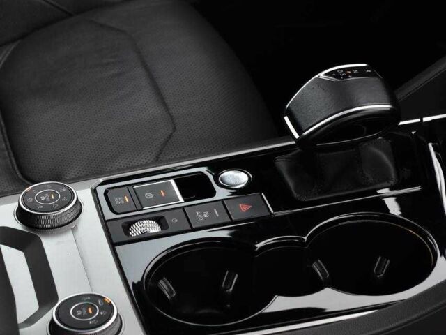 Сірий Фольксваген Туарег, об'ємом двигуна 3 л та пробігом 204 тис. км за 41999 $, фото 16 на Automoto.ua