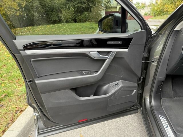 Серый Фольксваген Туарег, объемом двигателя 3 л и пробегом 62 тыс. км за 57950 $, фото 13 на Automoto.ua