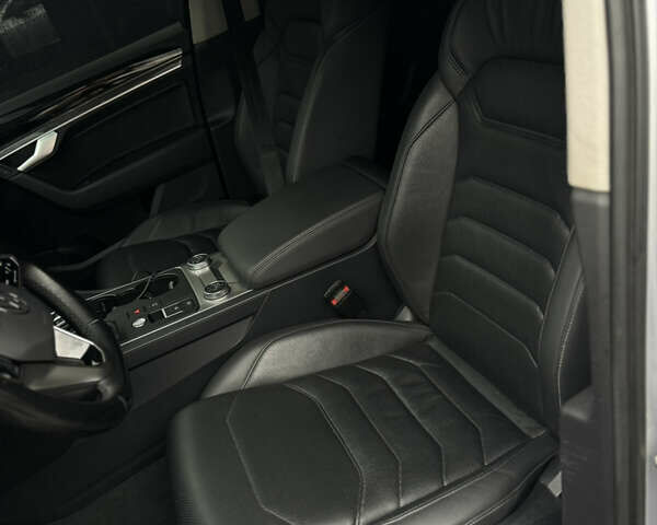 Серый Фольксваген Туарег, объемом двигателя 2.97 л и пробегом 147 тыс. км за 42999 $, фото 23 на Automoto.ua