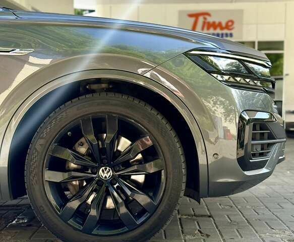 Сірий Фольксваген Туарег, об'ємом двигуна 3 л та пробігом 100 тис. км за 49500 $, фото 11 на Automoto.ua