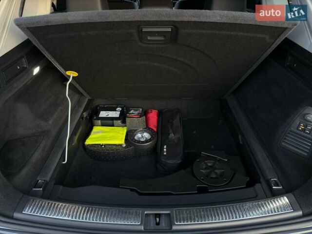 Серый Фольксваген Туарег, объемом двигателя 3 л и пробегом 135 тыс. км за 52999 $, фото 62 на Automoto.ua