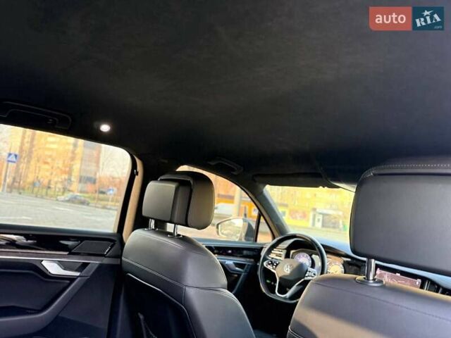 Серый Фольксваген Туарег, объемом двигателя 3 л и пробегом 115 тыс. км за 40500 $, фото 4 на Automoto.ua