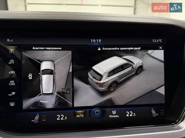 Серый Фольксваген Туарег, объемом двигателя 2.97 л и пробегом 53 тыс. км за 57000 $, фото 35 на Automoto.ua