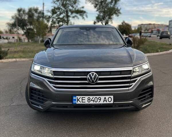 Серый Фольксваген Туарег, объемом двигателя 2.97 л и пробегом 224 тыс. км за 40000 $, фото 12 на Automoto.ua