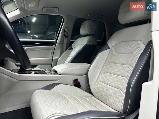 Фольксваген Туарег 2020 у Чернівцях на Automoto.ua Сірий Фольксваген Туарег, об'ємом двигуна 3 л та пробігом 90 тис. км за 50500 $, фото 9 на Automoto.ua