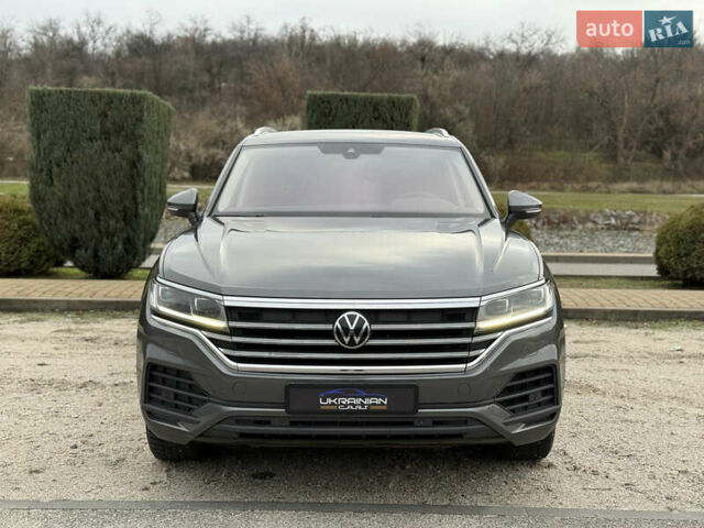 Сірий Фольксваген Туарег, об'ємом двигуна 2.97 л та пробігом 180 тис. км за 39500 $, фото 5 на Automoto.ua