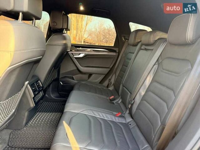 Серый Фольксваген Туарег, объемом двигателя 3 л и пробегом 115 тыс. км за 40500 $, фото 14 на Automoto.ua