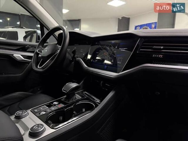 Серый Фольксваген Туарег, объемом двигателя 2.97 л и пробегом 53 тыс. км за 57000 $, фото 51 на Automoto.ua