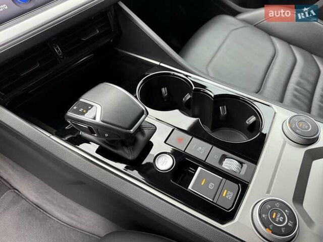 Сірий Фольксваген Туарег, об'ємом двигуна 2.97 л та пробігом 62 тис. км за 59000 $, фото 22 на Automoto.ua