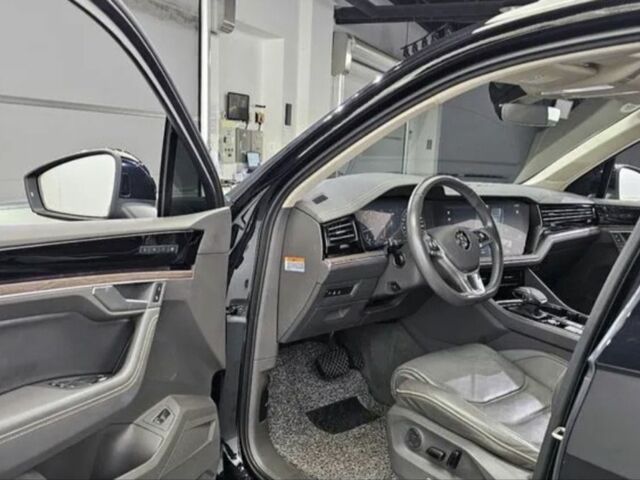 Серый Фольксваген Туарег, объемом двигателя 3 л и пробегом 88 тыс. км за 51200 $, фото 9 на Automoto.ua