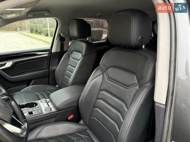Сірий Фольксваген Туарег, об'ємом двигуна 2.97 л та пробігом 180 тис. км за 39500 $, фото 15 на Automoto.ua