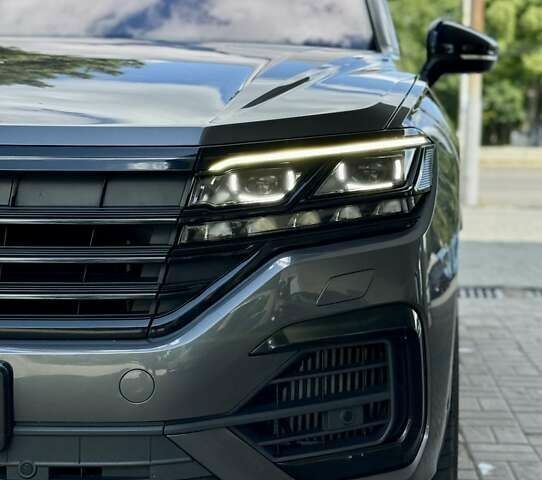 Сірий Фольксваген Туарег, об'ємом двигуна 3 л та пробігом 100 тис. км за 49500 $, фото 4 на Automoto.ua