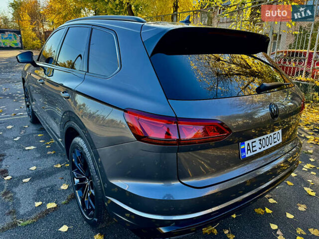Фольксваген Туарег 2020 у Кривому Розі на Automoto.ua Сірий Фольксваген Туарег, об'ємом двигуна 3.96 л та пробігом 111 тис. км за 72000 $, фото 6 на Automoto.ua