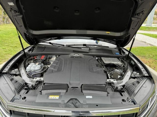 Серый Фольксваген Туарег, объемом двигателя 3 л и пробегом 62 тыс. км за 57950 $, фото 19 на Automoto.ua