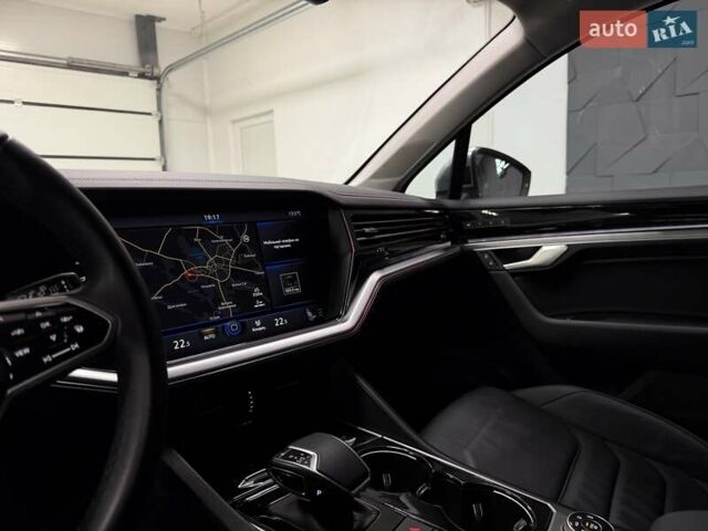 Серый Фольксваген Туарег, объемом двигателя 2.97 л и пробегом 53 тыс. км за 57000 $, фото 27 на Automoto.ua