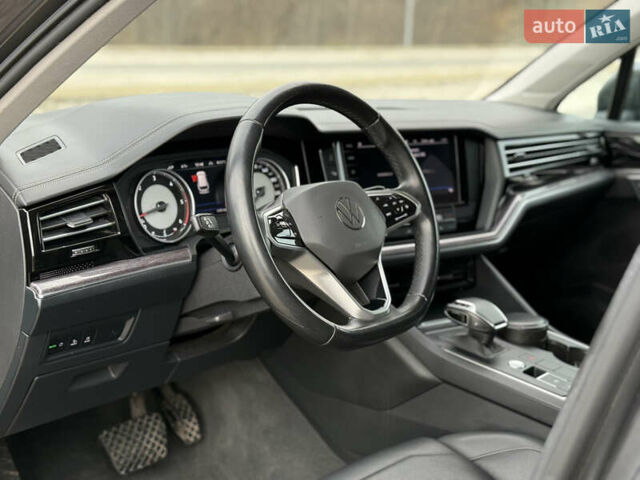 Сірий Фольксваген Туарег, об'ємом двигуна 2.97 л та пробігом 180 тис. км за 39500 $, фото 13 на Automoto.ua