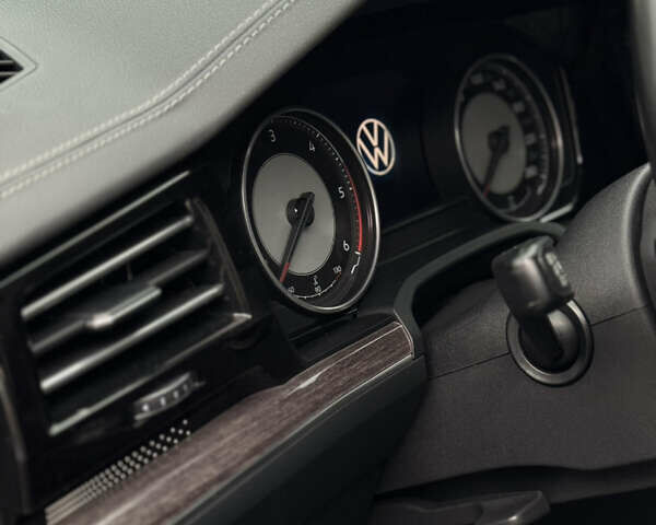 Серый Фольксваген Туарег, объемом двигателя 2.97 л и пробегом 147 тыс. км за 42999 $, фото 24 на Automoto.ua