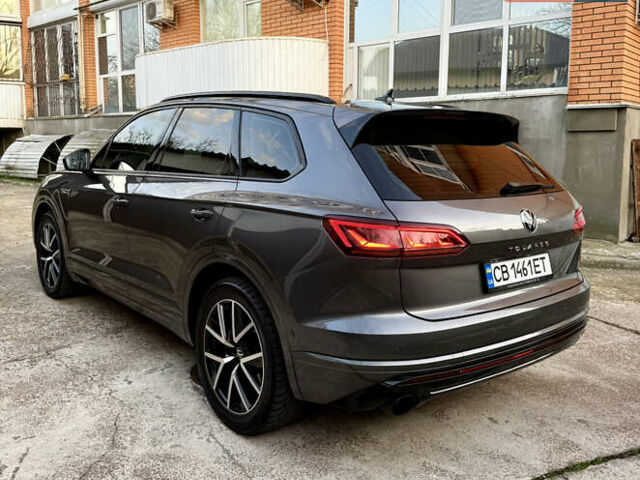 Серый Фольксваген Туарег, объемом двигателя 2.97 л и пробегом 125 тыс. км за 46800 $, фото 5 на Automoto.ua