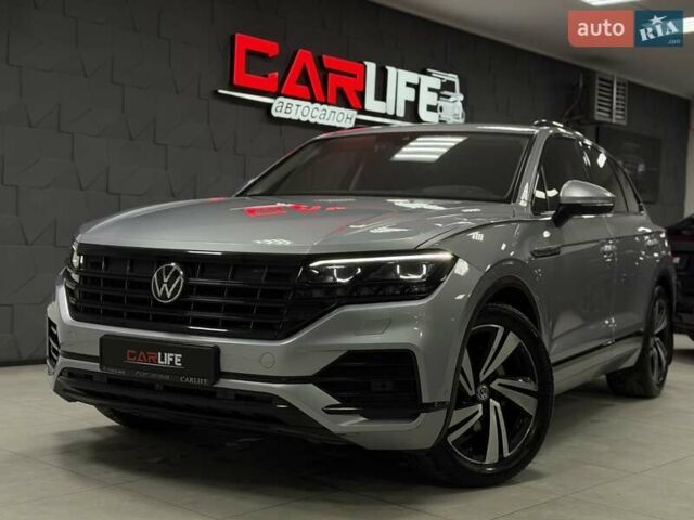 Серый Фольксваген Туарег, объемом двигателя 2.97 л и пробегом 53 тыс. км за 57000 $, фото 2 на Automoto.ua
