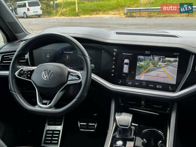 Серый Фольксваген Туарег, объемом двигателя 3 л и пробегом 160 тыс. км за 51500 $, фото 58 на Automoto.ua