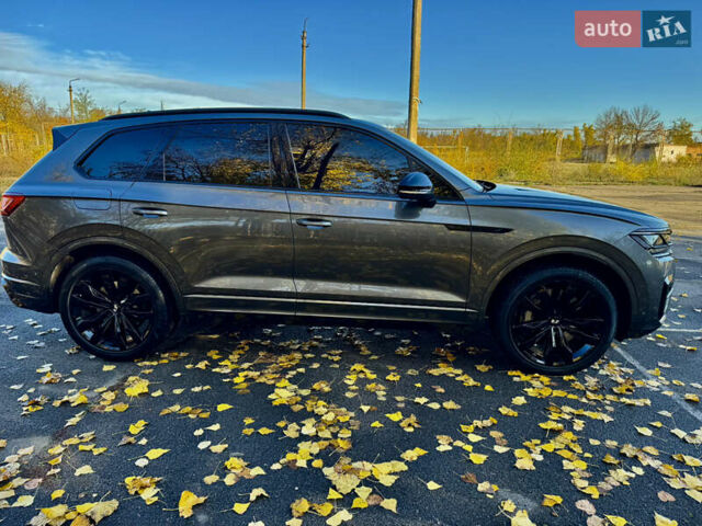 Фольксваген Туарег 2020 у Кривому Розі на Automoto.ua Сірий Фольксваген Туарег, об'ємом двигуна 3.96 л та пробігом 111 тис. км за 72000 $, фото 3 на Automoto.ua