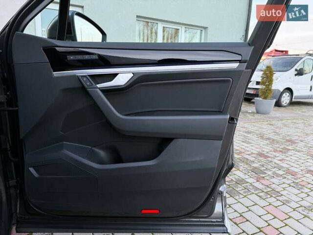 Серый Фольксваген Туарег, объемом двигателя 3 л и пробегом 135 тыс. км за 52999 $, фото 73 на Automoto.ua