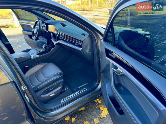 Фольксваген Туарег 2020 у Кривому Розі на Automoto.ua Сірий Фольксваген Туарег, об'ємом двигуна 3.96 л та пробігом 111 тис. км за 72000 $, фото 18 на Automoto.ua