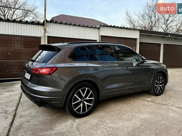 Серый Фольксваген Туарег, объемом двигателя 2.97 л и пробегом 125 тыс. км за 46800 $, фото 7 на Automoto.ua