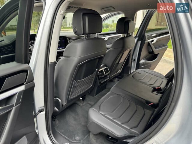 Фольксваген Туарег 2020 у Києві на Automoto.ua Сірий Фольксваген Туарег, об'ємом двигуна 3 л та пробігом 41 тис. км за 48700 $, фото 17 на Automoto.ua