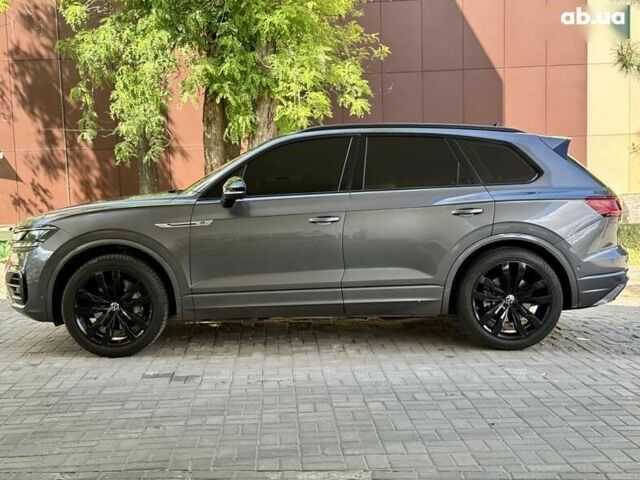 Сірий Фольксваген Туарег, об'ємом двигуна 3 л та пробігом 100 тис. км за 49500 $, фото 20 на Automoto.ua