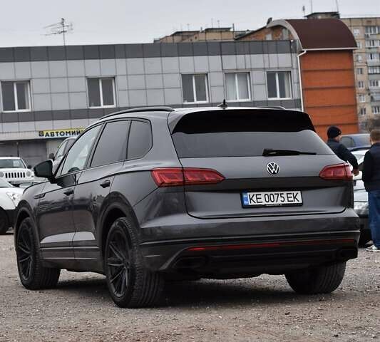 Сірий Фольксваген Туарег, об'ємом двигуна 2.99 л та пробігом 204 тис. км за 41999 $, фото 3 на Automoto.ua