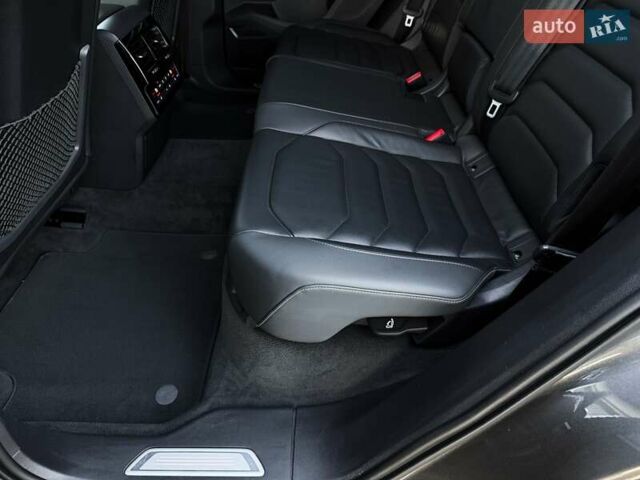 Серый Фольксваген Туарег, объемом двигателя 3 л и пробегом 135 тыс. км за 52999 $, фото 57 на Automoto.ua