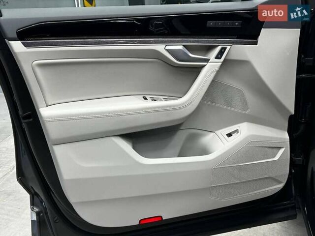 Фольксваген Туарег 2020 у Чернівцях на Automoto.ua Сірий Фольксваген Туарег, об'ємом двигуна 3 л та пробігом 90 тис. км за 50500 $, фото 7 на Automoto.ua