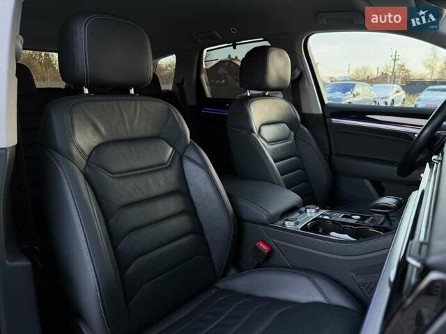 Серый Фольксваген Туарег, объемом двигателя 3 л и пробегом 135 тыс. км за 52999 $, фото 76 на Automoto.ua