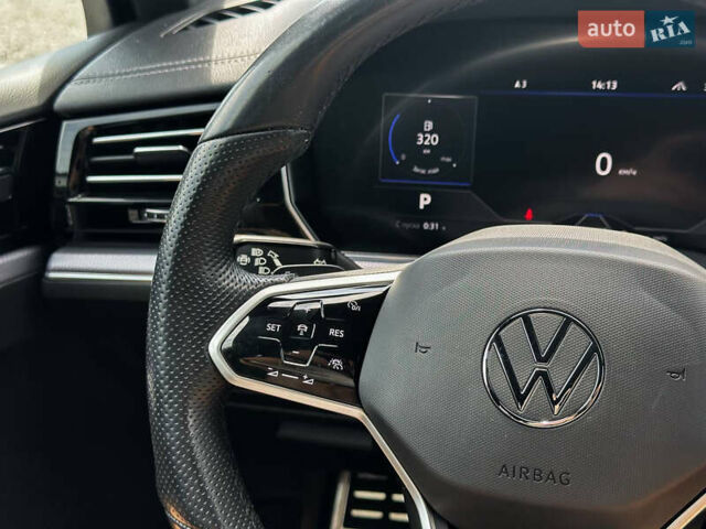 Серый Фольксваген Туарег, объемом двигателя 3 л и пробегом 160 тыс. км за 51500 $, фото 41 на Automoto.ua