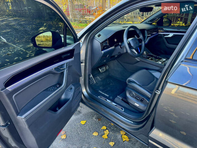 Фольксваген Туарег 2020 у Кривому Розі на Automoto.ua Сірий Фольксваген Туарег, об'ємом двигуна 3.96 л та пробігом 111 тис. км за 72000 $, фото 13 на Automoto.ua