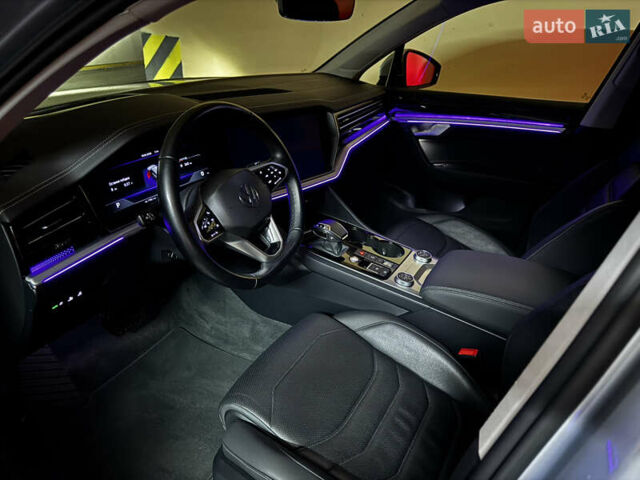 Фольксваген Туарег 2020 у Києві на Automoto.ua Сірий Фольксваген Туарег, об'ємом двигуна 3 л та пробігом 41 тис. км за 48700 $, фото 39 на Automoto.ua