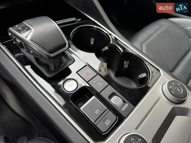 Фольксваген Туарег 2020 у Києві на Automoto.ua Сірий Фольксваген Туарег, об'ємом двигуна 3 л та пробігом 41 тис. км за 48700 $, фото 33 на Automoto.ua