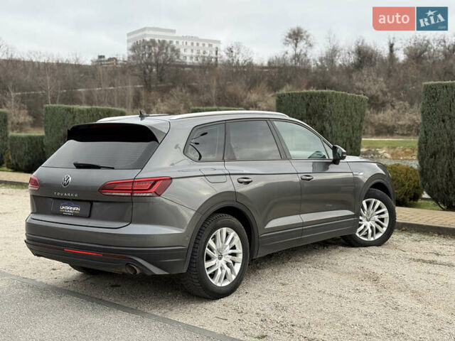 Сірий Фольксваген Туарег, об'ємом двигуна 2.97 л та пробігом 180 тис. км за 39500 $, фото 9 на Automoto.ua